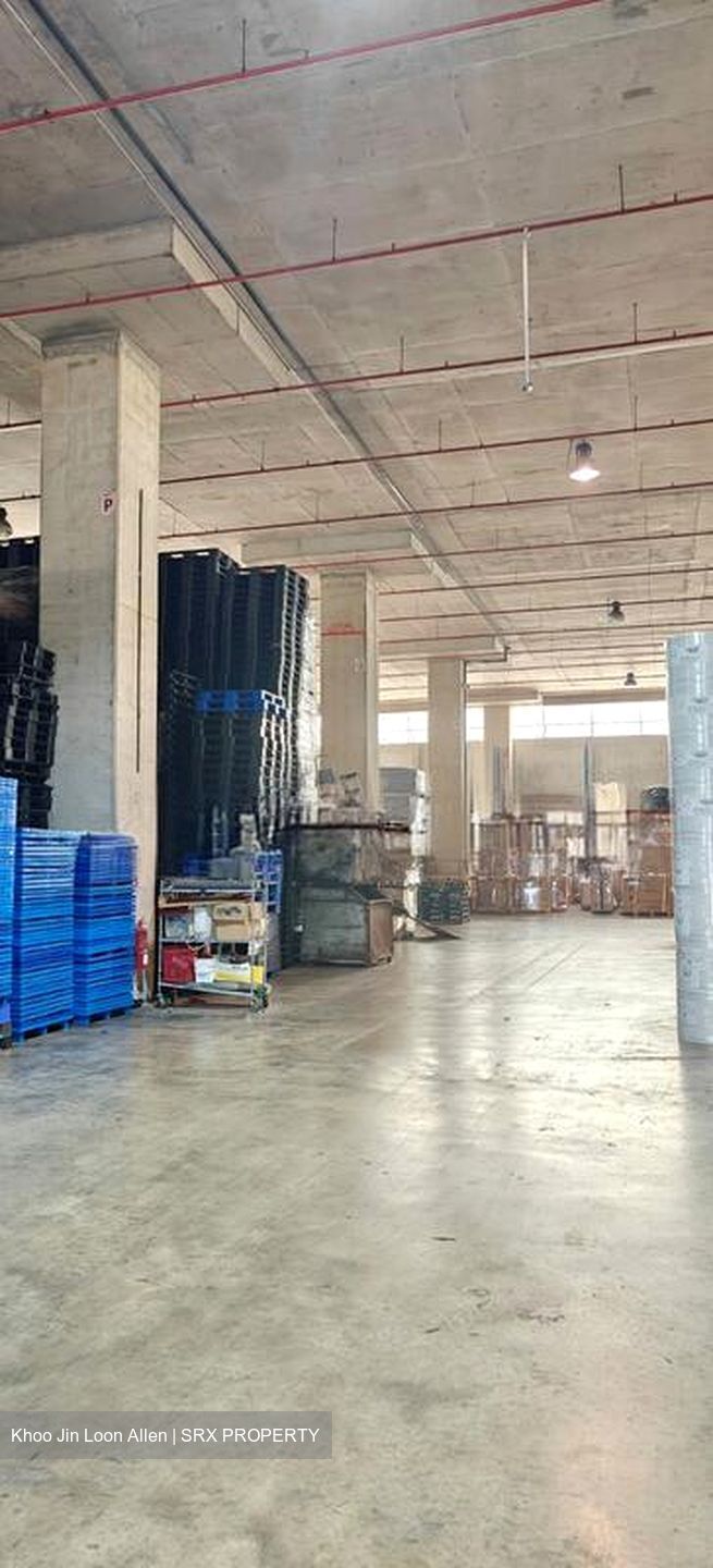 Gul Way (D22), Warehouse #503853891